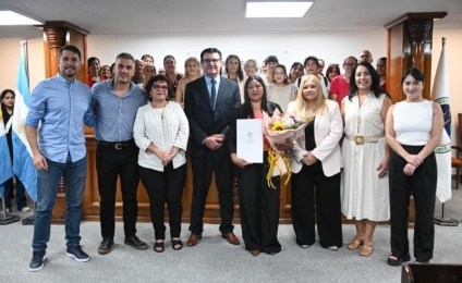 El Parlamento chaqueño reconoció a la docente rural Gloria Cisneros como Mujer Destacada de 2026