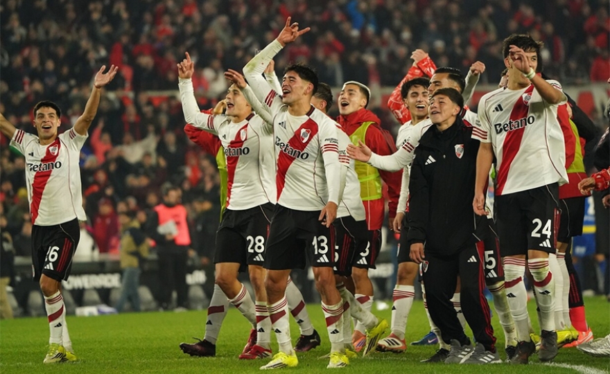Un bravo River eliminó a Rosario Central en el Monumental y quedó a un paso del título