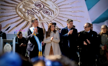 Día de la Bandera: “La Patria nos pertenece a todos y entre todos tenemos que cuidarla”, afirmó Zdero en el acto oficial