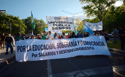 Con masiva convocatoria en Resistencia y Corrientes, la UNNE se hizo escuchar en la quinta marcha federal universitaria